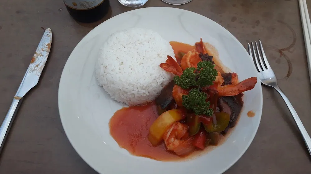 Crevettes Sauce Piquante Et Riz Nature