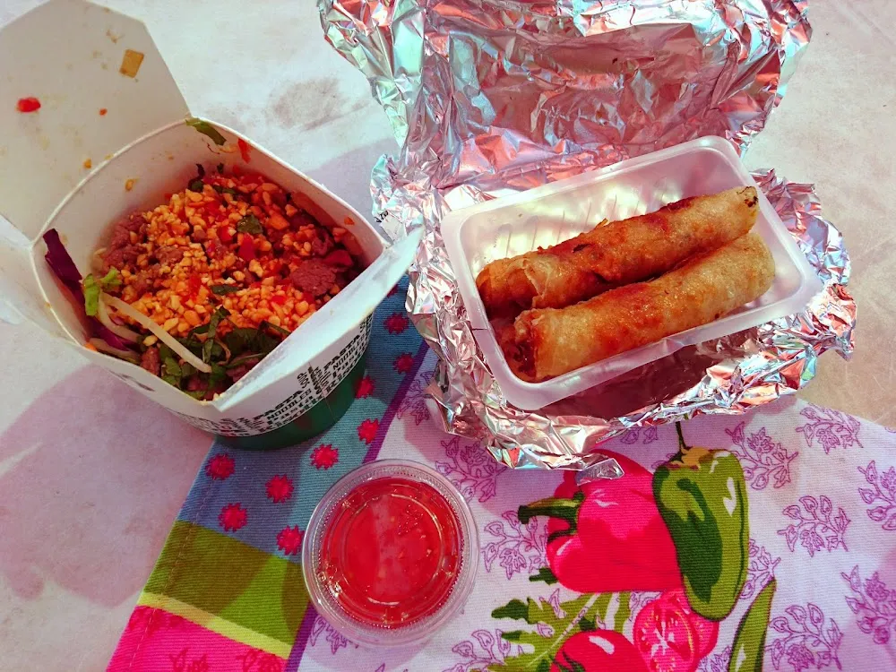 Salade de Boeuf Et Nems Maison